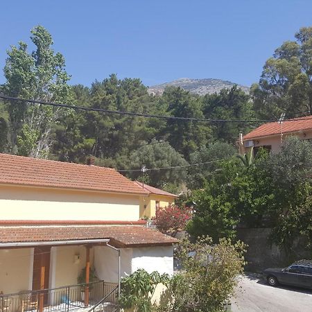 Moustakis Hotel Agia Efimia Exterior foto